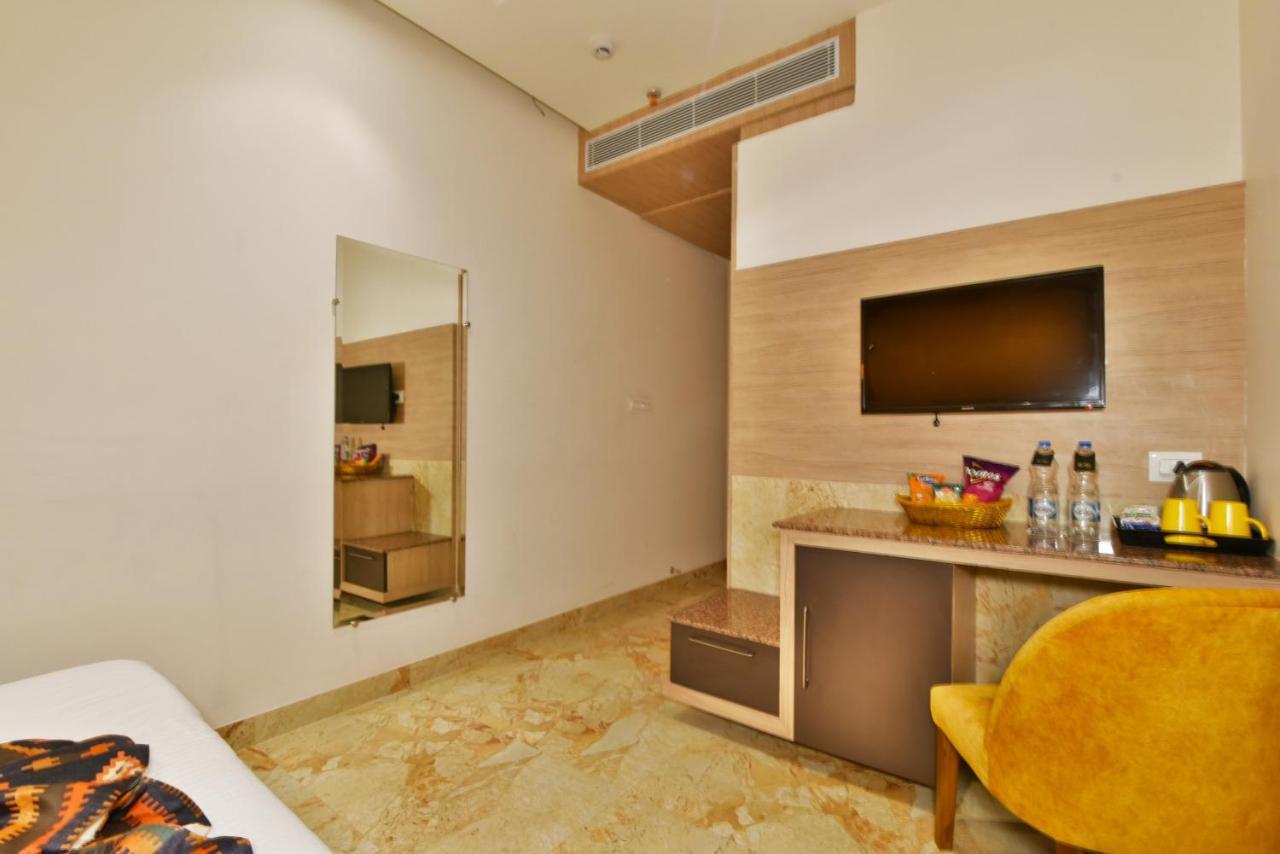 Hotel Infa Amritsar Esterno foto